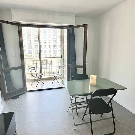 Studio: 1min A Pied -centre 10min Tram Appartement